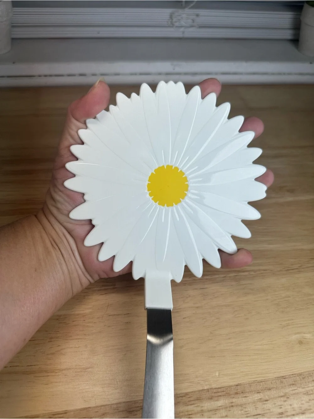 tovolo Stainless steel large Daisy Flower spatula 13.5 retro look new with tags